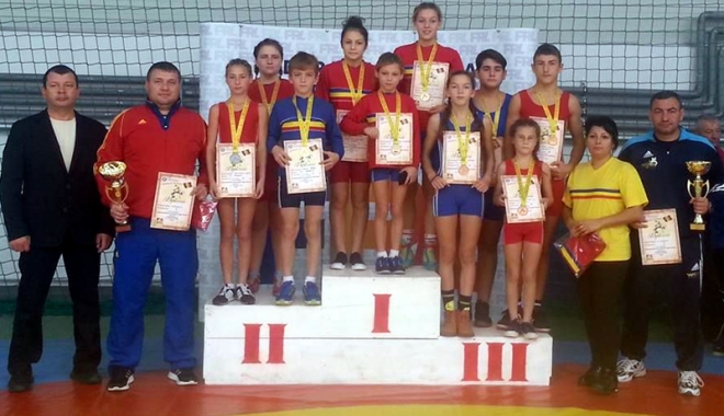 Salbă de medalii pentru luptătorii constănțeni - salba-1477932615.jpg
