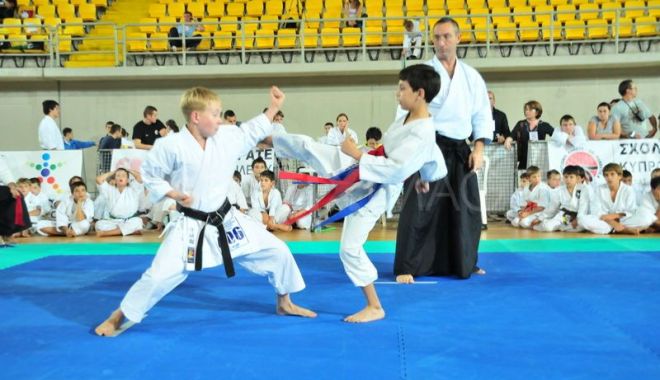 Salbă de medalii pentru sportivii de la CS Karate Tradițional Eforie - salbademedalii-1570561822.jpg