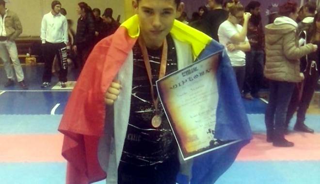 Salbă de medalii pentru luptătorii constănțeni, la concursul din Bulgaria - salbasursafacebook1-1416846662.jpg
