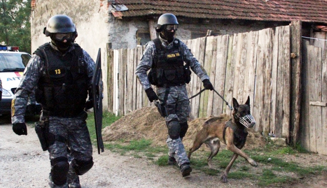 Săltat de mascați, după ce  a amenințat  un polițist local - saltat-1494519693.jpg