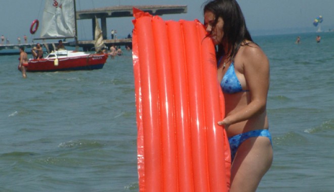 Cum ne distrăm la Mamaia? - saltea-1310974063.jpg