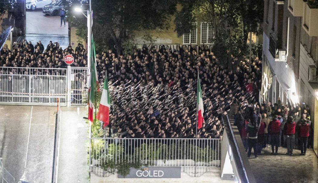 Sute de oameni au făcut salutul fascist la Roma - salut-fascist-roma-1736431706.jpg