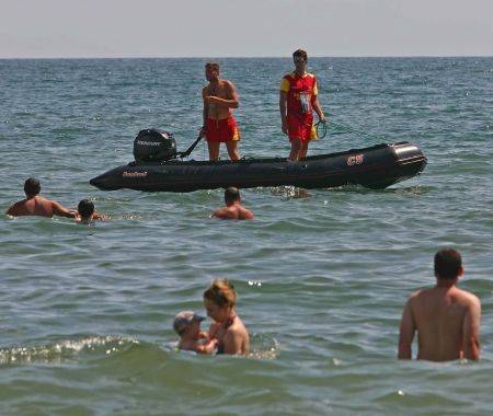 Examen pentru salvamarii din Eforie. Au fost testați peste 60 de tineri - salvamari-1312368014.jpg