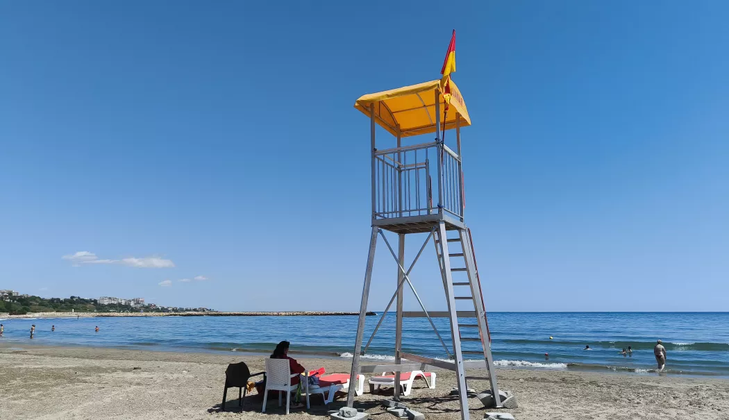 Intervenție pe o plajă din Eforie. O fată de opt ani a avut nevoie de ajutorul salvamarilor - salvamari-1782209036.webp