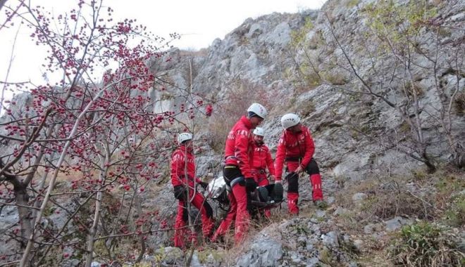 Un bărbat care practica speed flying a decedat în Masivul Bucegi - salvamont-1603900618.jpg
