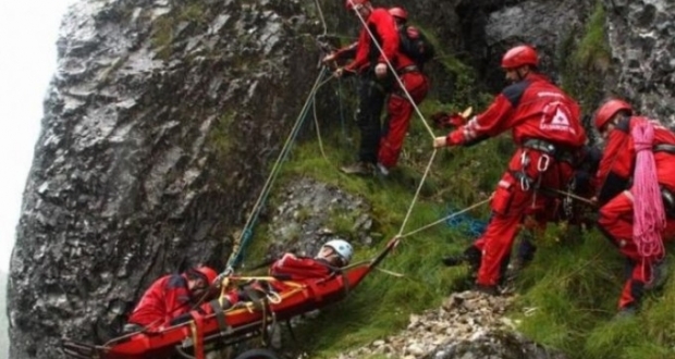 TURIST MORT, după ce a căzut într-o râpă - salvamontistimunteturist680x3651-1502865520.jpg