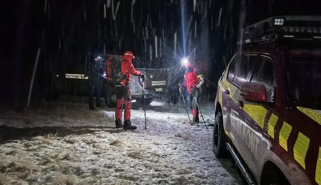 ATV răsturnat în Munții Baiului. Un turist a fost rănit - salvamontt22ed-1766684323.webp