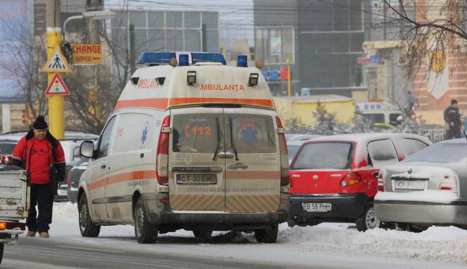 Ambulanța Constanța, sute de solicitări! - salvareambulantazapada2-1453031016.jpg