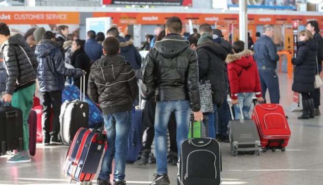 Peste jumătate dintre adolescenții români plănuiesc să plece din țară - salvati-copiii-1706009804.jpg