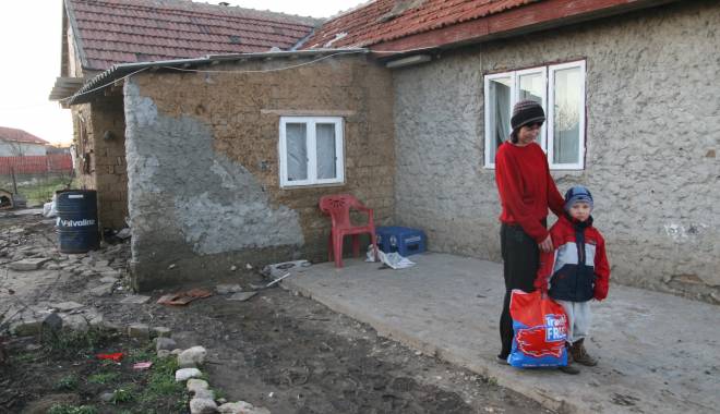 Prea mulți copii români, lăsați singuri - salvaticopiii-1433943018.jpg