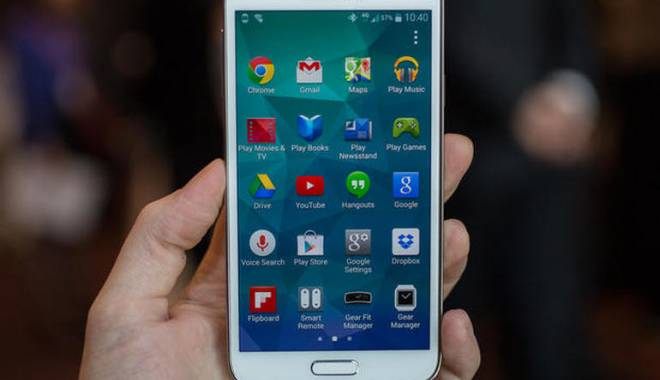 Utilizatorii de iPhone pot testa telefoanele Samsung. Iată cum - samsungpreinstalledapps2-1440168909.jpg