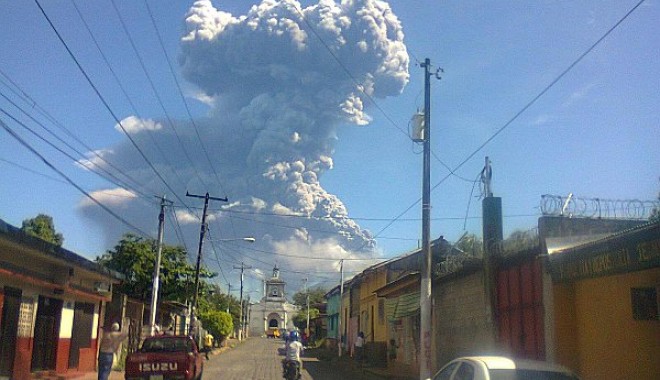 Vulcanul San Cristobal din Nicaragua a erupt, determinând evacuarea din zonă a mii de oameni - sancristobalriccirichsilvatwitpi-1347175821.jpg