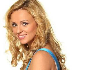 Catrinel Sandu  s-a sărutat  prima dată la 18 ani - sandu111-1323389604.jpg