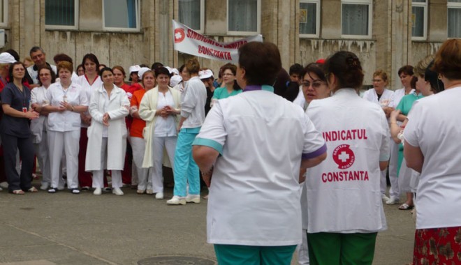 Membrii Sanitas amenință cu proteste de stradă - sanitasamenintacupreteste-1367172897.jpg
