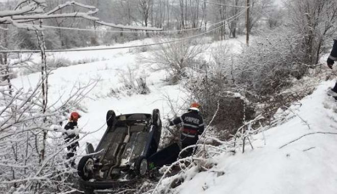 Un bărbat a murit după ce ar fi făcut infarct la volan și s-a răsturnat cu mașina în șanț - sant-1548248046.jpg