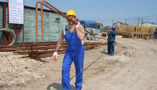 Numărul autorizațiilor de construire a crescut, în sud - estul țării! - santier-1380525685.jpg