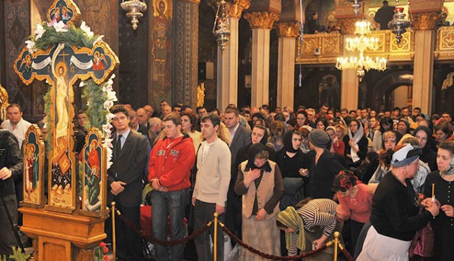 Programul slujbelor din Săptămâna Patimilor - saptamanapatimilor-1367174543.jpg