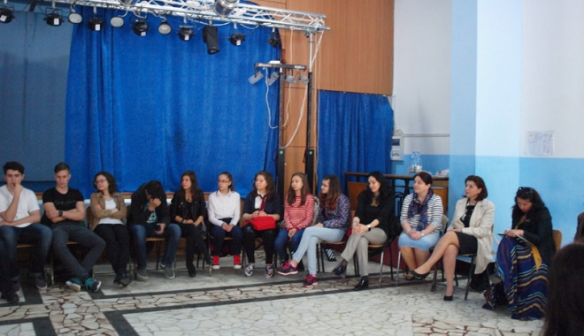 Cum sărbătoresc elevii din Medgidia Săptămâna Voluntariatului - saptamanavoluntariatului1-1462987831.jpg