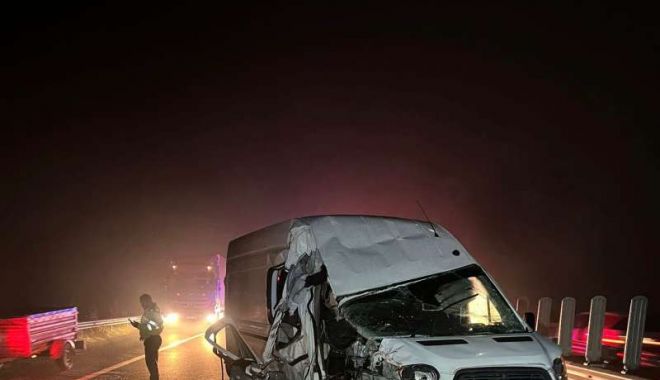 Şapte persoane au fost rănite după coliziunea dintre un microbuz şi un TIR - sapte-1667978618.jpg