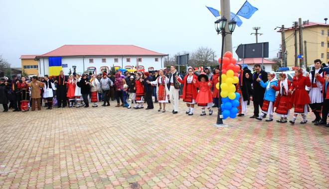 Primăria comunei Saraiu, pregătiri pentru Ziua Unirii - saraiu-1452775732.jpg