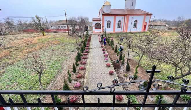 Primăria Saraiu s-a implicat în igienizarea curţii bisericii 