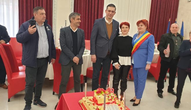 Tinerii din comuna Saraiu, care au împlinit vârsta de 18 ani, au fost sărbătoriţi - saraiueveniment-1647188269.jpg