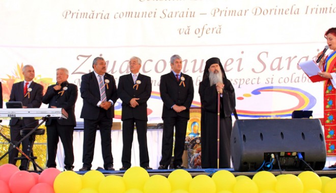 Vicepremierul Gabriel Oprea  a primit cheia localității Saraiu de la primarul Dorinela Irimia - saraiuimg8072-1381680251.jpg
