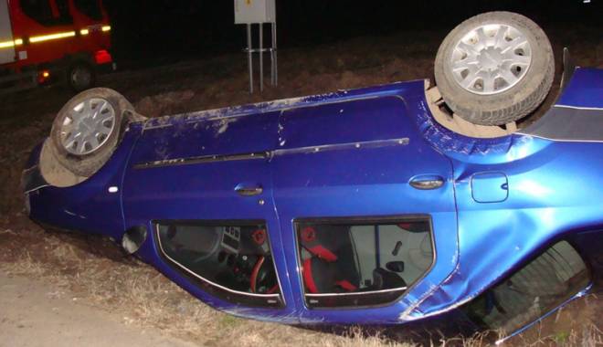 S-a răsturnat cu mașina, pe drumul către Tulcea - sarasturnatcumasina-1415811800.jpg