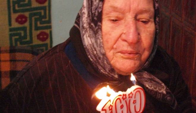 Localnică din Medgidia, sărbătorită de primărie la împlinirea unui veac de viață - sarbatoritamedgidia2-1458135124.jpg