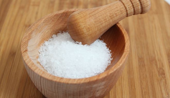 Sarea de masă poate fi înlocuită cu condimente sau ierburi aromatice - sarea1-1650885407.jpg