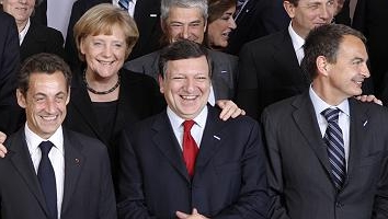 Liderii mondiali se reunesc de urgență pentru măsuri anti-criză - sarkozap98142500-1312546618.jpg