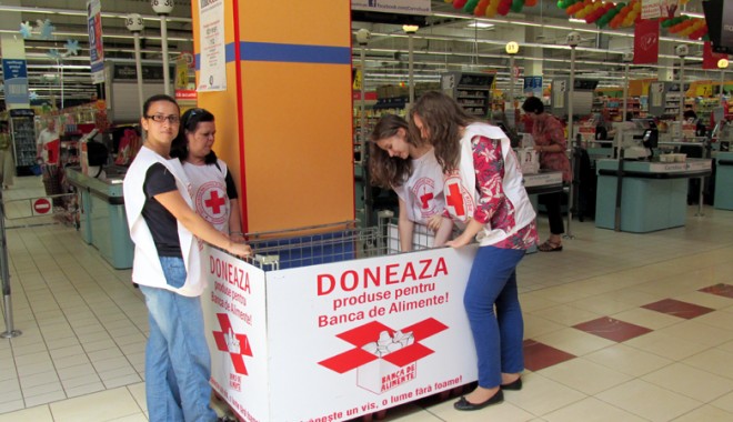 Sărmanii din județul Constanța,  ajutați cu alimente de Crucea Roșie - sarmaniidinjudetul4-1403626781.jpg