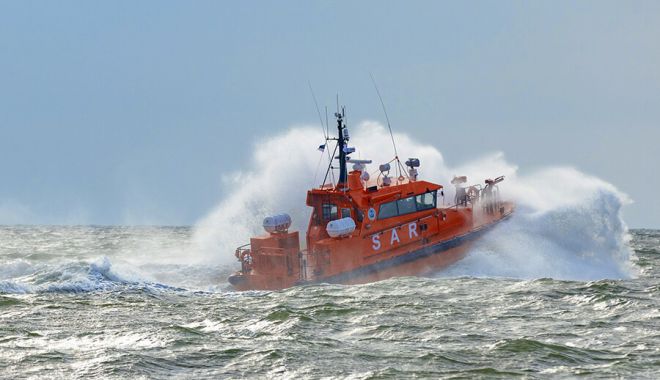 Intervenție de salvare pe mare. Un velier cu șase persoane la bord, în derivă - sarteia-1690122662.jpg
