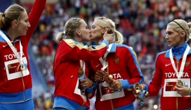 Sărutul care a scandalizat lumea sportului - sarut24991100-1376837888.jpg
