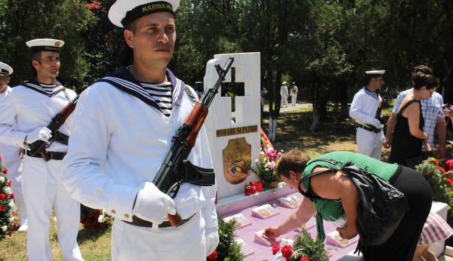 Lacrimi și durere la comemorarea scafandrilor morți în accidentul aviatic de la Tuzla / GALERIE FOTO - scafandriituzla10-1341492988.jpg
