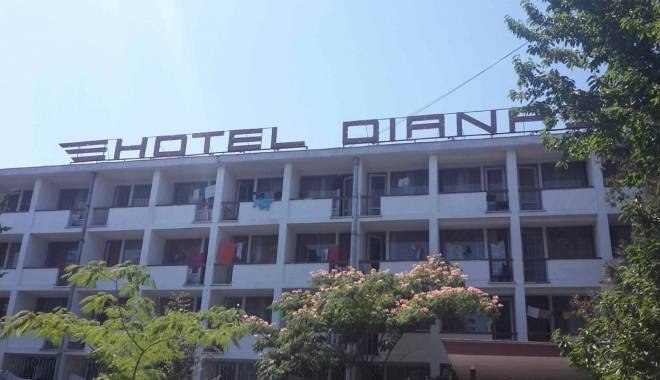 Scandal la Hotel Diana din Eforie Nord. 30 de familii de turiști s-au trezit fără camere, deși făcuseră rezervare - scandahoteldoina-1438600331.jpg