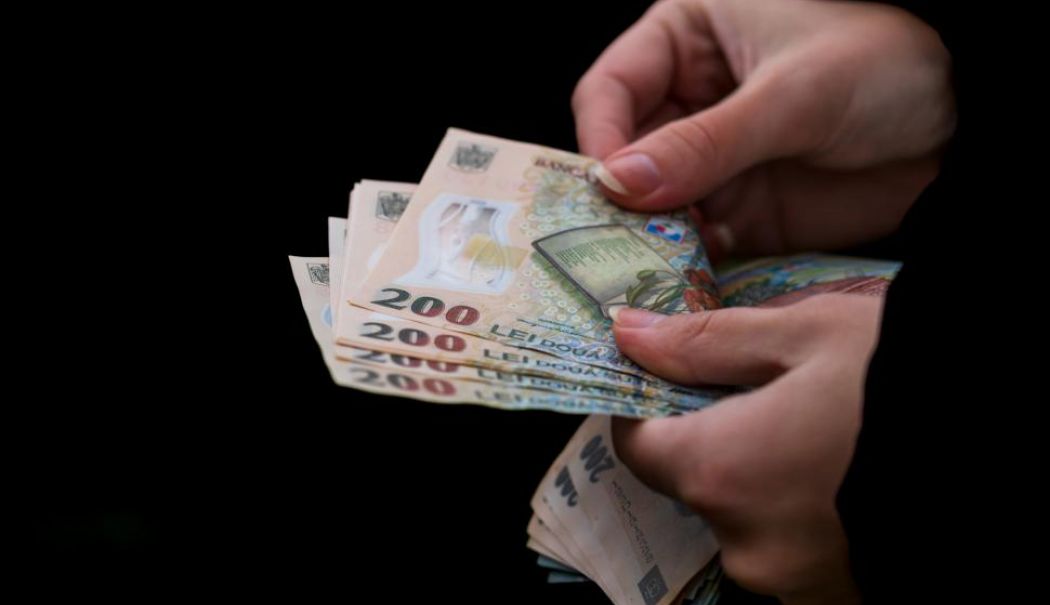 Scandal fără precedent la Ministerul de Externe. O contabilă ar fi plătit salarii false iubitului ei și fiului acestuia - scandal-1729589051.jpg