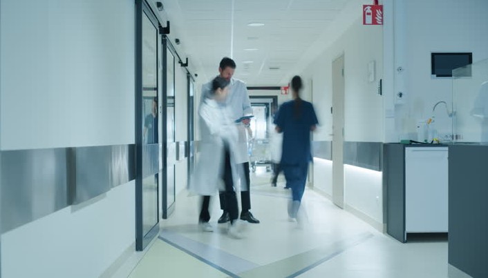 Un aparținător agresiv a lovit medicul în timpul manevrelor medicale - scandal-spital-1771316112.webp