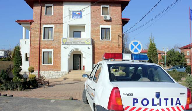 Scandalagii băgați în arestul Poliției Constanța - scandalagiiarestovidiu16-1429450231.jpg