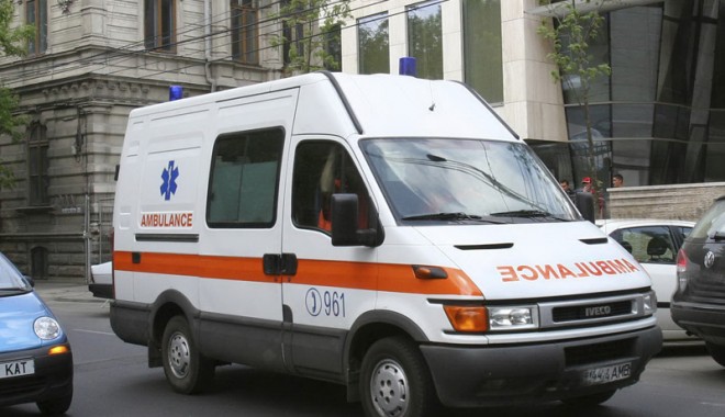 A murit înecat cu mâncare. Familia i-a luat la bătaie pe medicii de pe ambulanță - scandalintrareincta-1385751033.jpg