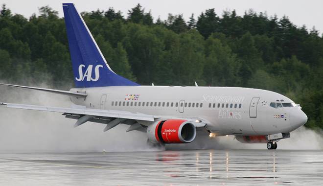 Amenințare cu bombă la bordul unui avion suedez. Aeronava a aterizat de urgență la Goteborg - scandinavianairlines-1453468229.jpg