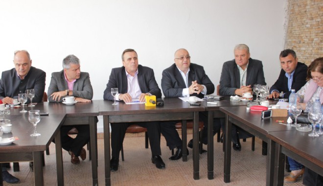 Scapă Cristian Radu Mangalia din mână? Iorguș a trecut la PSD cu toți consilierii PDL - scapacristianradumangaliadinmana-1412614607.jpg