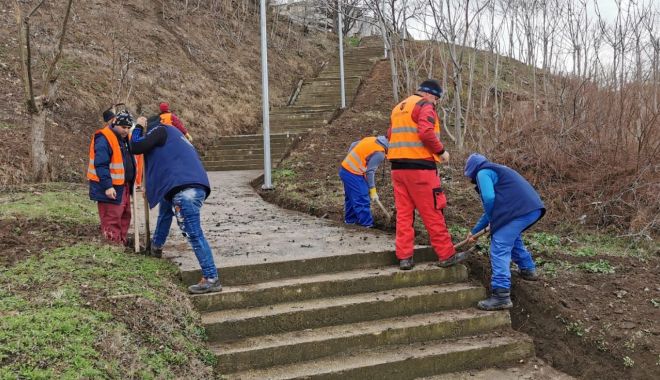 Scările spre plaja Modern, recondiţionate de administraţia locală - scarilespre-1612204182.jpg
