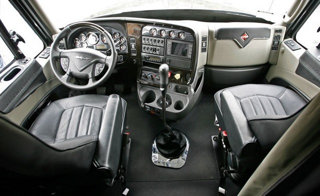 Descoperire șocantă a vameșilor! Iată ce ascundea sub scaun șoferul unui camion - scaun-1752164971.jpg