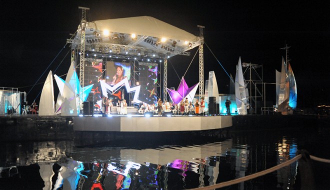 S-a tras cortina peste Festivalul Mangalia - scena7-1313515581.jpg