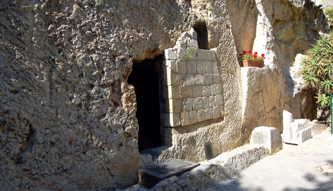 Scene istorice la mormântul lui Iisus Hristos, după sute de ani - sceneistoricelamormantulluiiisus-1477658896.jpg