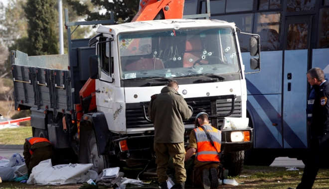 Scenele de groază de la Nisa și Berlin se repetă! Un camion a intrat în plin într-o mulțime, la Ierusalim - sceneledegroazacamionmultime-1483971012.jpg