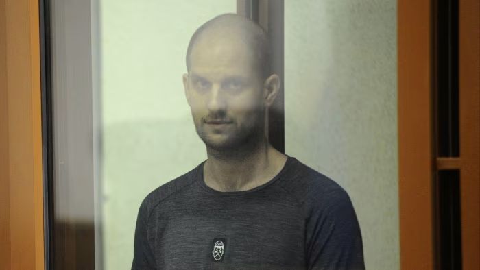 Schimb istoric de deținuți între SUA și Rusia. Pe listă: reporterul Evan Gershkovich și pușcașul marin Paul Whelan - schimb-prizonieri-1722526885.jpg