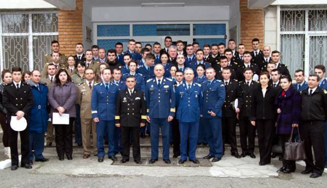 Schimb de experiențe la Școala de Maiștri Militari - schimbdeexperientescoalademaistr-1416248754.jpg