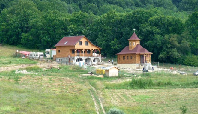 IPS Teodosie va oficia la Băneasa - schitulsfgherman-1361894703.jpg
